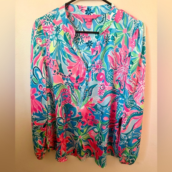Lilly Pulitzer Tops - Lilly Pulitzer Marvelle Satin Blouse in Turquoise Oasis Golden Hour, Size Medium